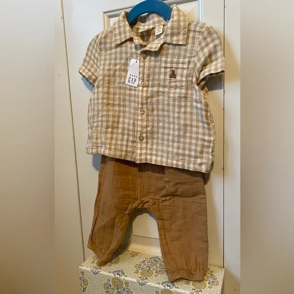 Baby Gap Matching shirt and bottom set size 6-12 Months NWT - Picture 2 of 5
